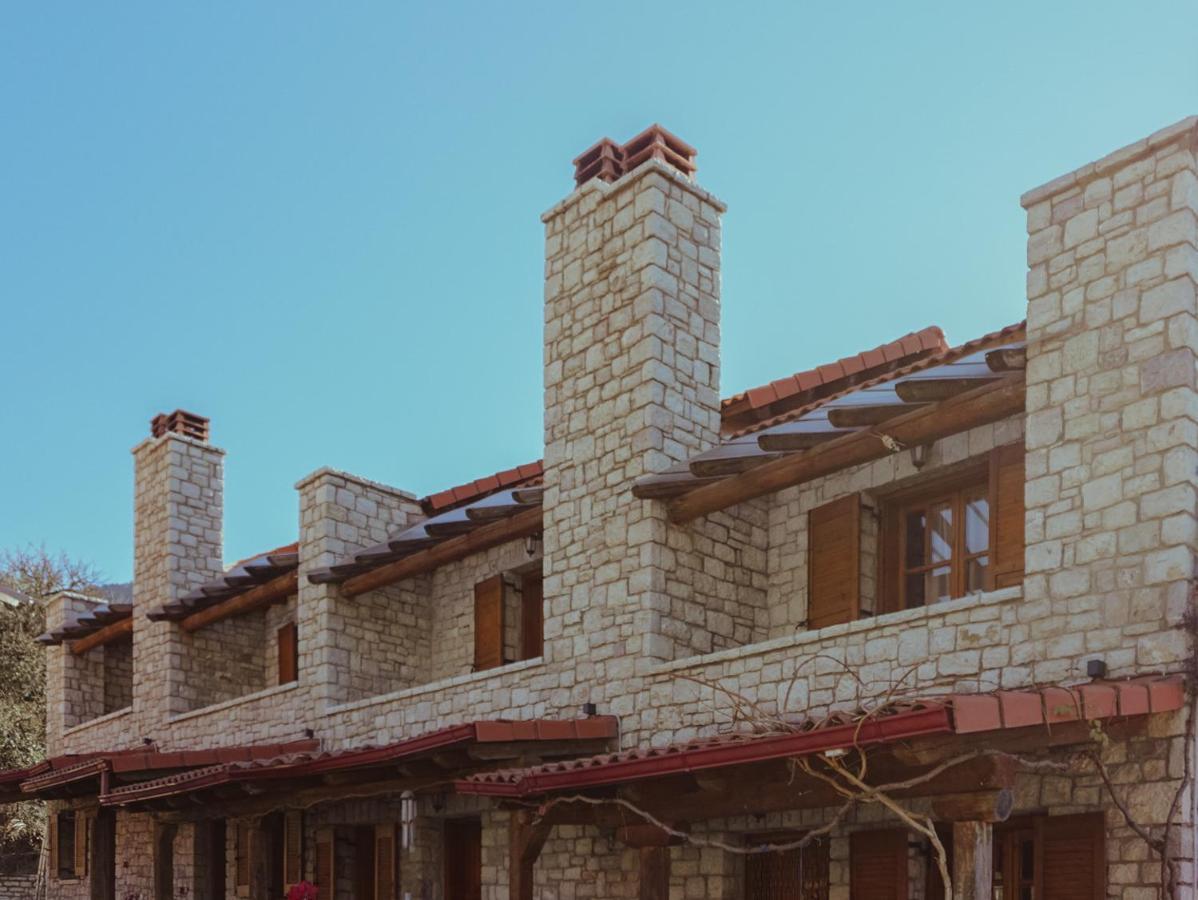 Mezonetes Helmos Apartment Ano Lousoi Bagian luar foto