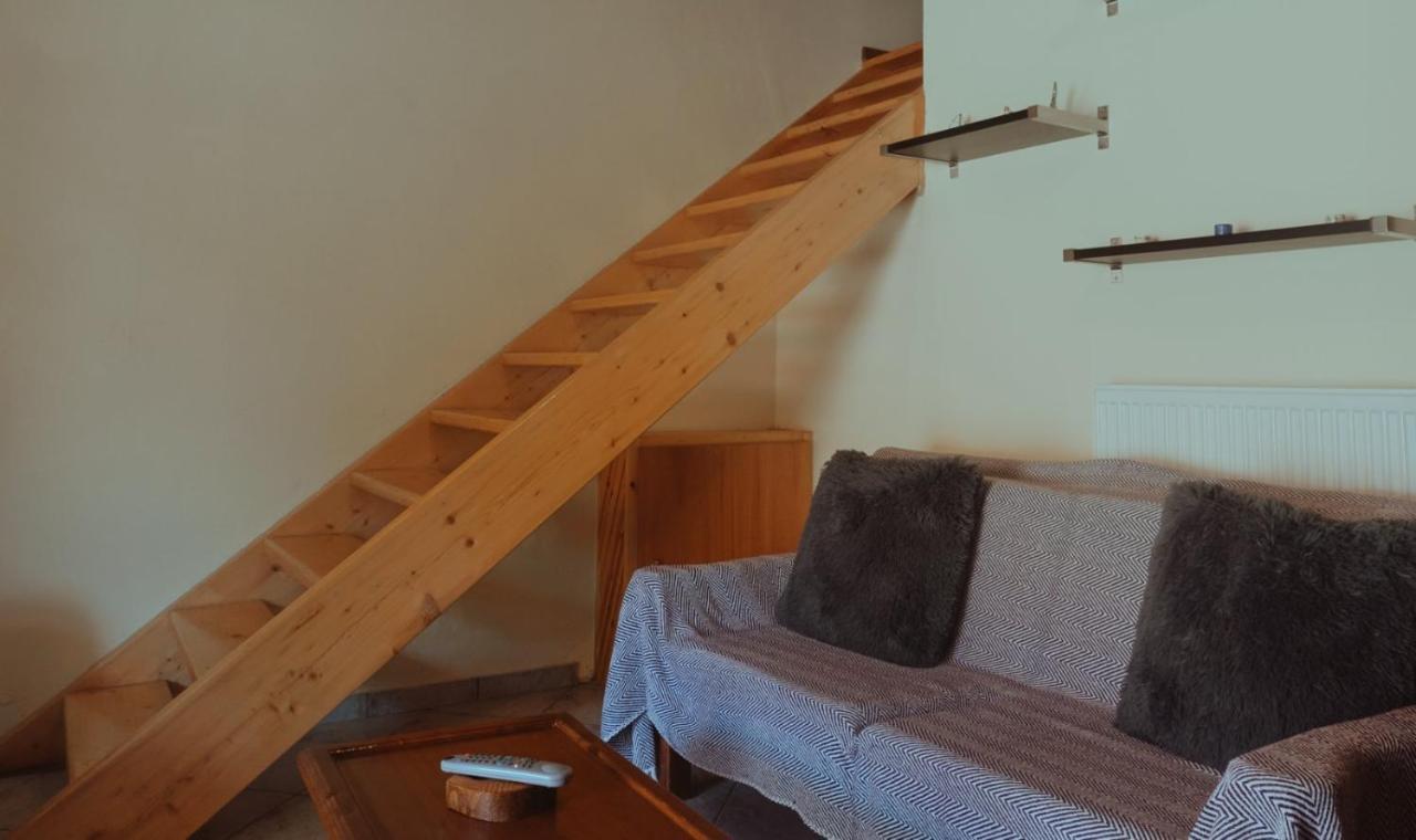 Mezonetes Helmos Apartment Ano Lousoi Bagian luar foto