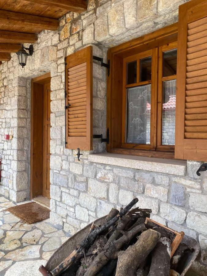 Mezonetes Helmos Apartment Ano Lousoi Bagian luar foto