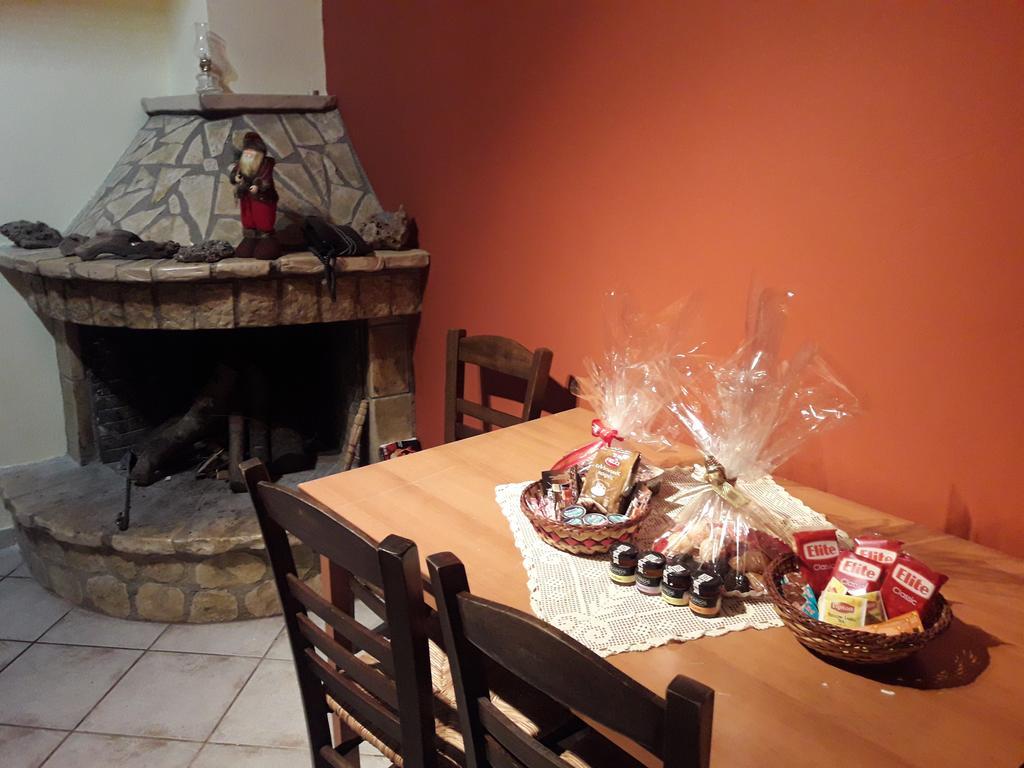 Mezonetes Helmos Apartment Ano Lousoi Bagian luar foto
