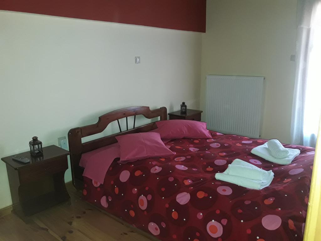 Mezonetes Helmos Apartment Ano Lousoi Bagian luar foto